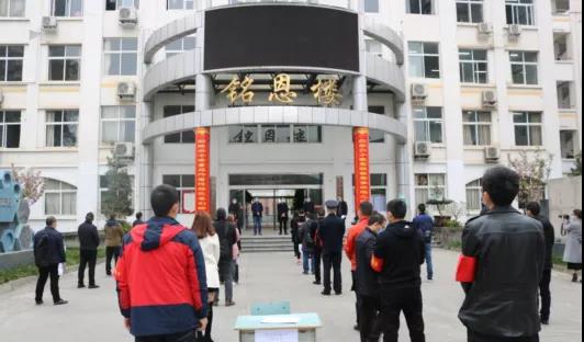“角色”互换，一切为了师生平安