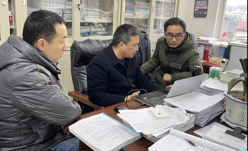 修订校本教材 扎实推进课程改革