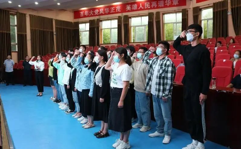 薪火相传共携手 结对帮扶促成长
