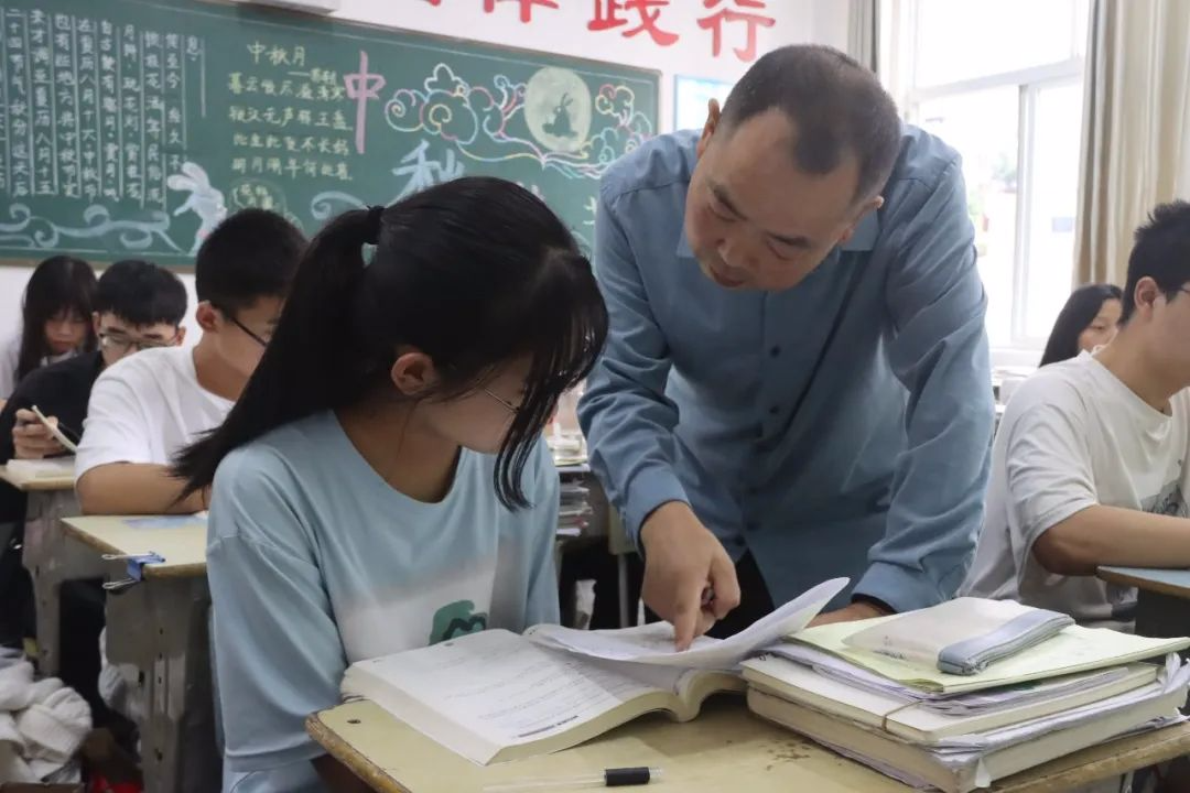 最美职教人——优秀教师何中猛