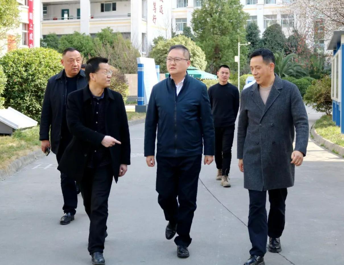 蒙宇到剑阁职中督导检查食品安全工作