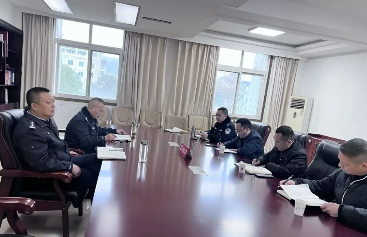 副县长、公安局局长温开勇专题部署剑阁职中警校共育工作