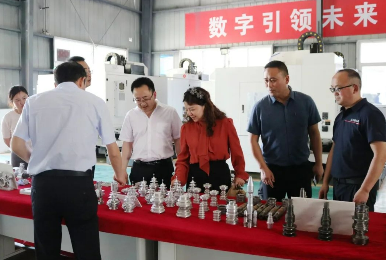 剑阁职中迎接市教育局“三名工程”建设项目终期评估验收